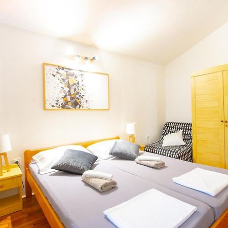 Apartments Ela Novalja Eksteriør bilde