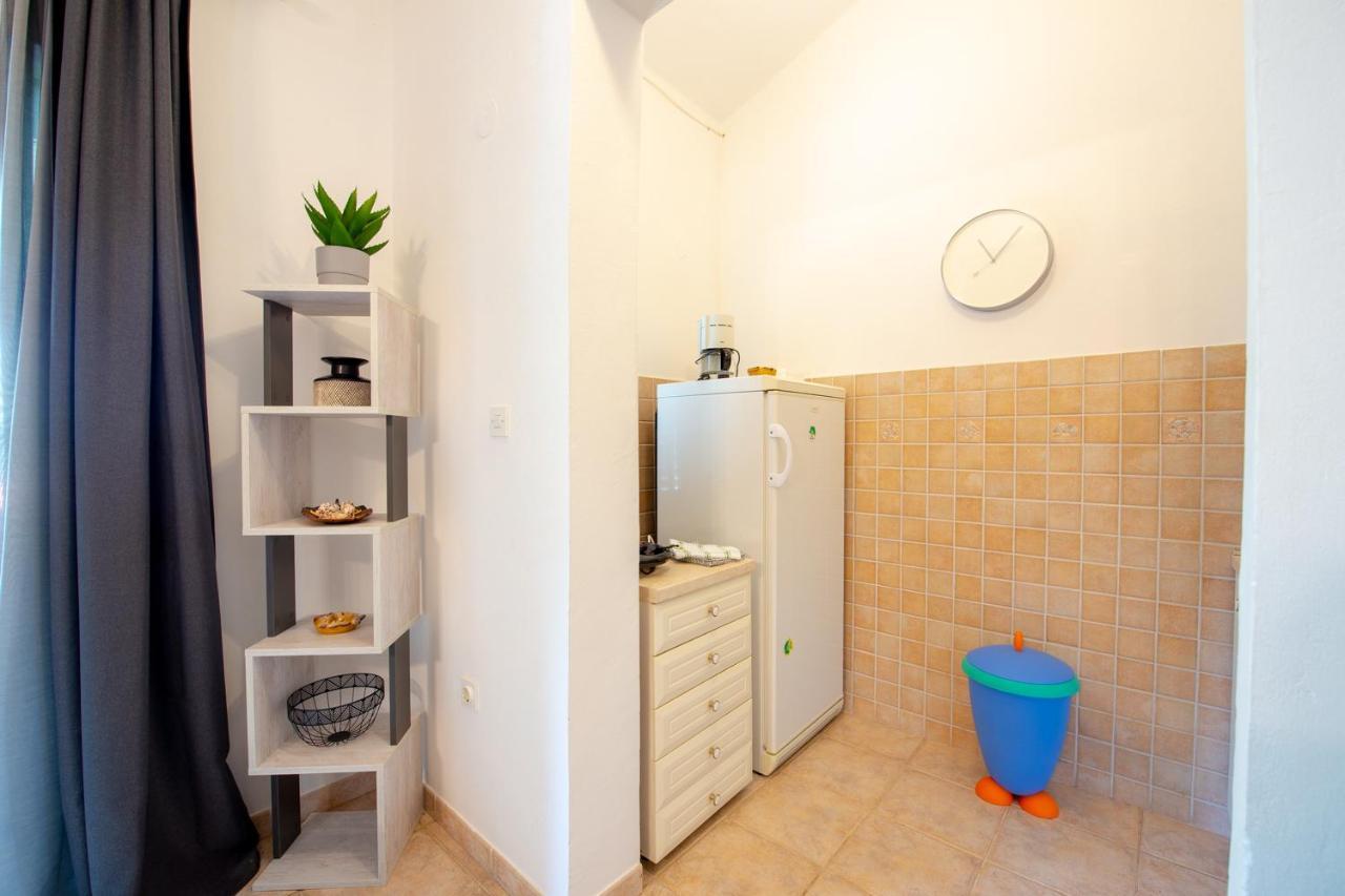 Apartments Ela Novalja Eksteriør bilde
